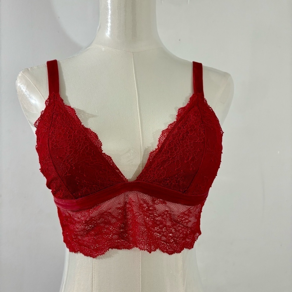 Victorias Secret Sz M Bralette Bra Red Lace Velvet Straps Sexy Holiday Valentine